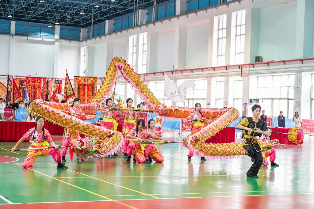 张泽禹18岁生日应援利物浦(图1)