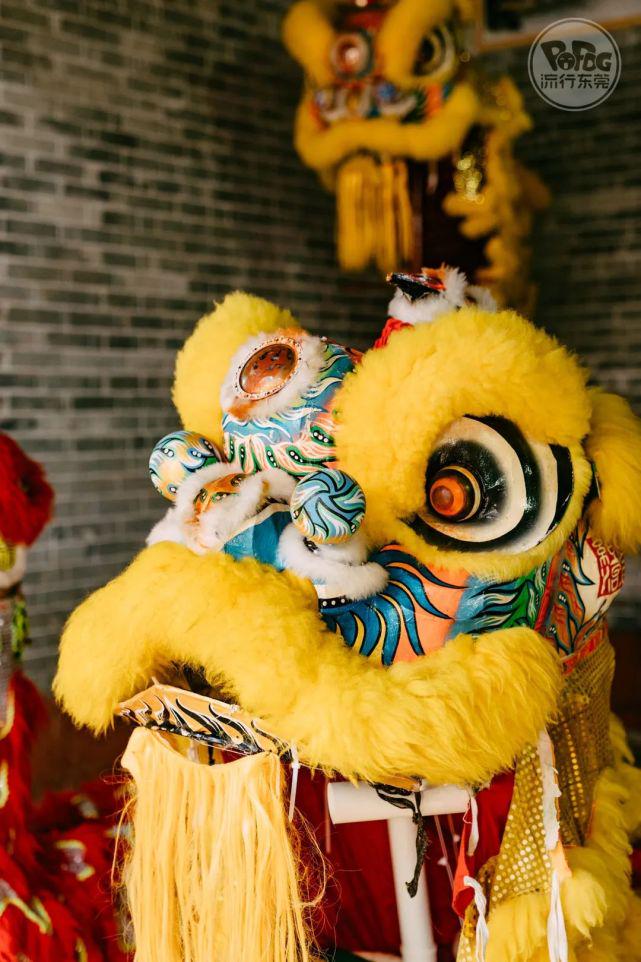 世界第一积分领先第二名五千多转头就成珠宝展焦点!王楚钦西装造型曝光胸针价格惊呆网友(图1)