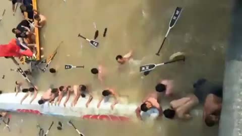 湖北、重庆两地龙舟赛翻船致4人遇难！(图1)
