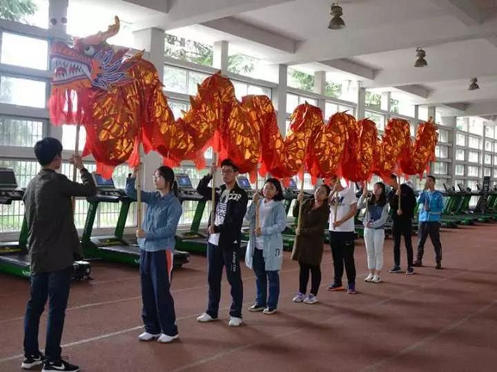 文化传承+视觉盛宴首届“客家舞龙争霸赛”江西赣县举办(图1)