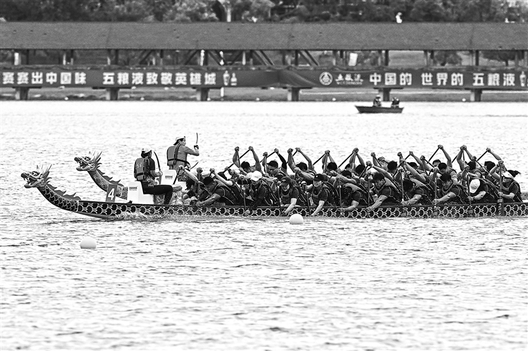 感受“御水飞行”太原汾河龙舟赛群众体验活动开启(图1)
